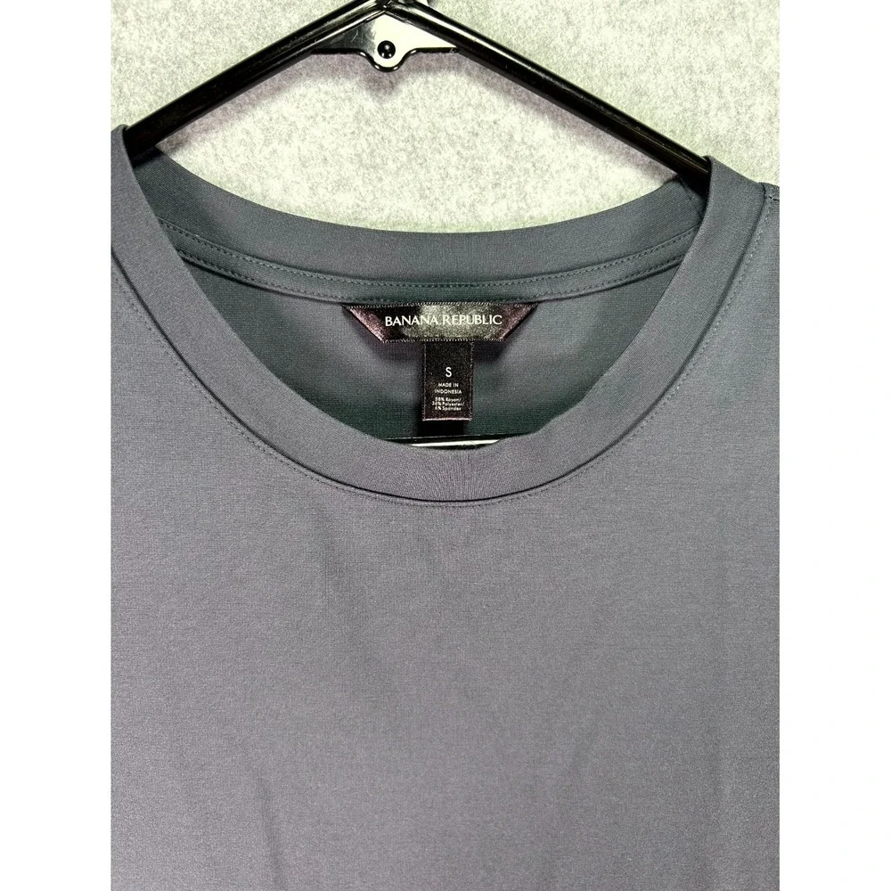 Banana Republic Tank Top Mens Small Charcoal Gray Rayon Stretch Crew Neck Casual